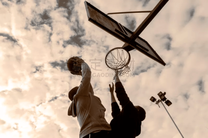 德扑情绪复盘：为何人只记住输的那一手？（德扑心理复盘：为什么你只对输掉的一手念念不忘？）